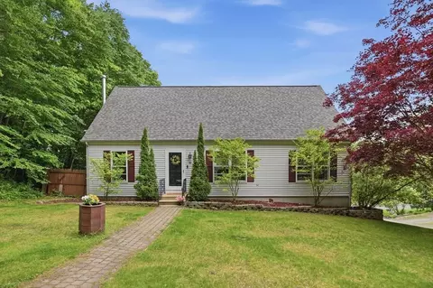 23 Oakmont St, Webster, MA 01570