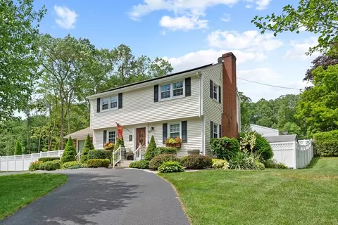 27 Linwood Dr, Wilbraham, MA 01095