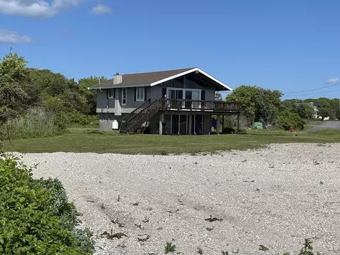 2 Starboard Dr, Fairhaven, MA 02719