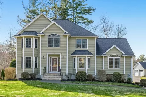 10 Rolling Mdws, Haverhill, MA 01832