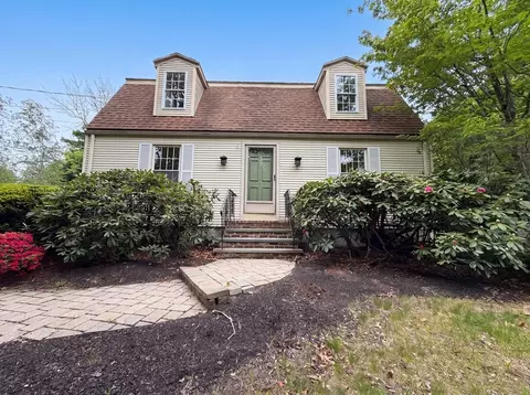153 High St, Topsfield, MA 01983