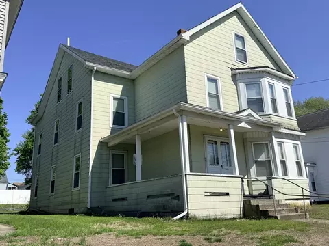 315 High St, Webster, MA 01570
