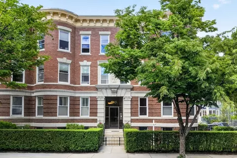 815 Centre St #1, Boston, MA 02130
