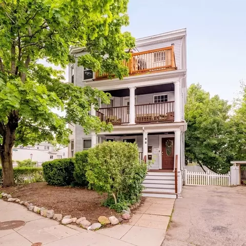 304-306 Cummins Hwy #3, Roslindale, MA 02131