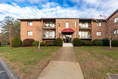 221 Oak St #4-31, Brockton, MA 02301