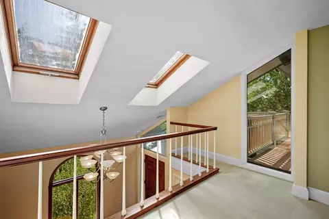 Entry Way - 244 Ocean Ave, Marblehead, MA 01945 photo 3 of 4