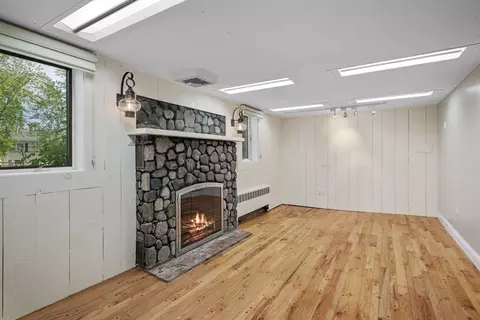 Living - 244 Ocean Ave, Marblehead, MA 01945 photo 10 of 10