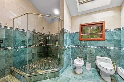 Bath - 244 Ocean Ave, Marblehead, MA 01945 photo 3 of 4