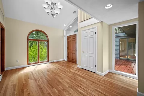 Entry Way - 244 Ocean Ave, Marblehead, MA 01945 photo 1 of 4