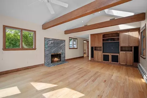 Living - 244 Ocean Ave, Marblehead, MA 01945 photo 5 of 10