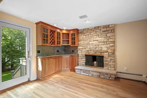 Living - 244 Ocean Ave, Marblehead, MA 01945 photo 6 of 10