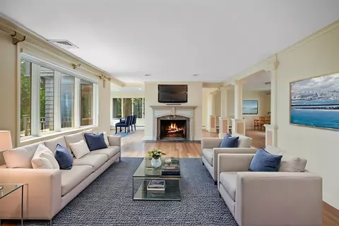 Living - 244 Ocean Ave, Marblehead, MA 01945 photo 1 of 10