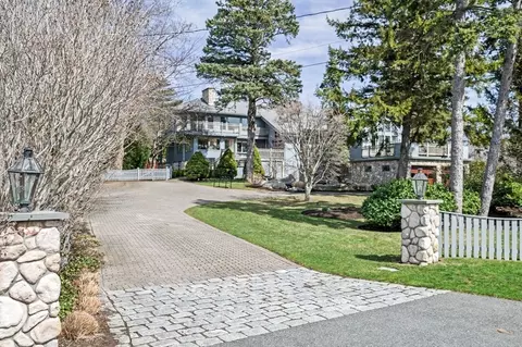 Exterior - 244 Ocean Ave, Marblehead, MA 01945 photo 2 of 5