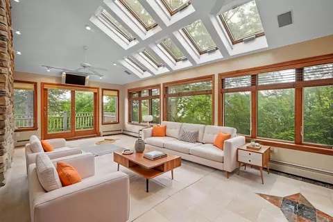 Living - 244 Ocean Ave, Marblehead, MA 01945 photo 8 of 10