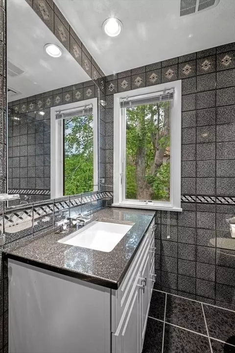 Bath - 244 Ocean Ave, Marblehead, MA 01945 photo 4 of 4