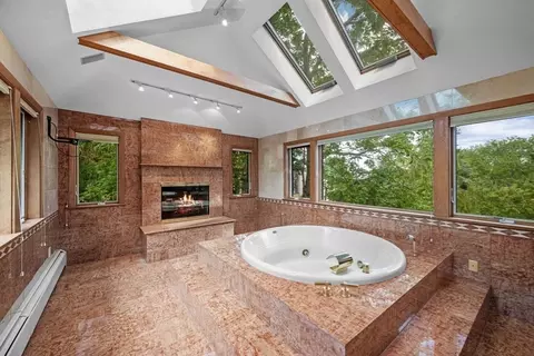 Bath - 244 Ocean Ave, Marblehead, MA 01945 photo 1 of 4