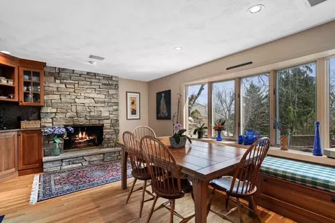 Dining - 244 Ocean Ave, Marblehead, MA 01945 photo 2 of 3