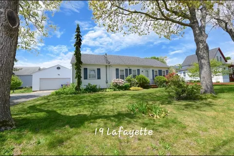 19 Lafayette Ave, Bourne, MA 02532