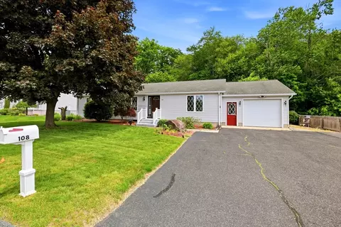 108 Oak Knolls Cir, Ludlow, MA 01056