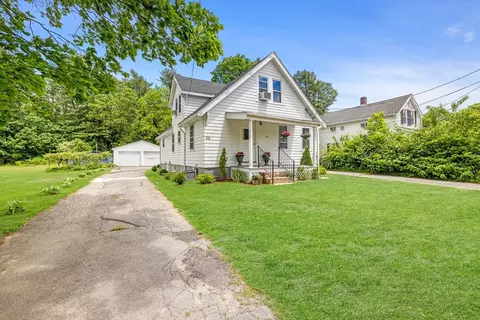 35 Worcester St, Taunton, MA 02780