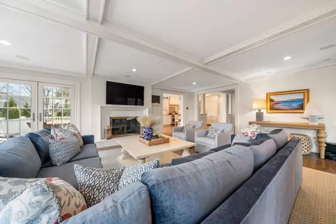 Living - 48 Harbor Ave, Marblehead, MA 01945 photo 4 of 4