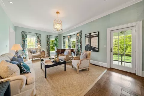 Living - 48 Harbor Ave, Marblehead, MA 01945 photo 2 of 4