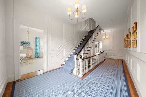 Entry Way - 48 Harbor Ave, Marblehead, MA 01945 photo 4 of 6