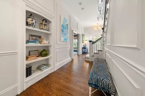 Entry Way - 48 Harbor Ave, Marblehead, MA 01945 photo 3 of 6