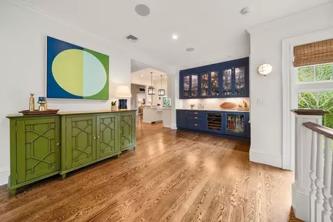 Entry Way - 48 Harbor Ave, Marblehead, MA 01945 photo 2 of 6