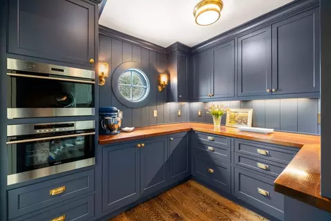 Kitchen - 48 Harbor Ave, Marblehead, MA 01945 photo 3 of 3