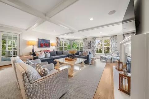 Living - 48 Harbor Ave, Marblehead, MA 01945 photo 3 of 4