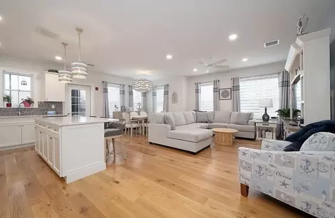 50 Coppersmith Way #302, Canton, MA 02021