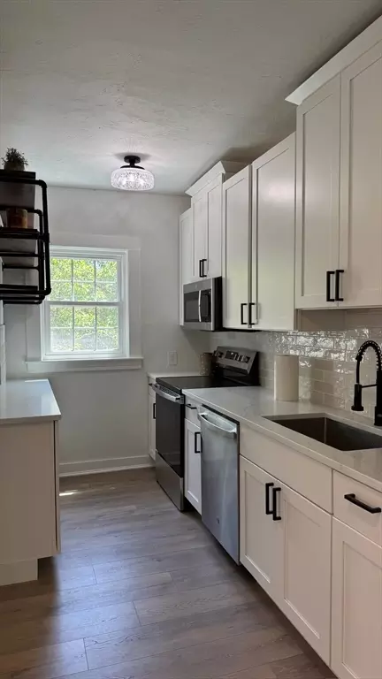 18 Baldwin St, Worcester, MA 01604 photo 2