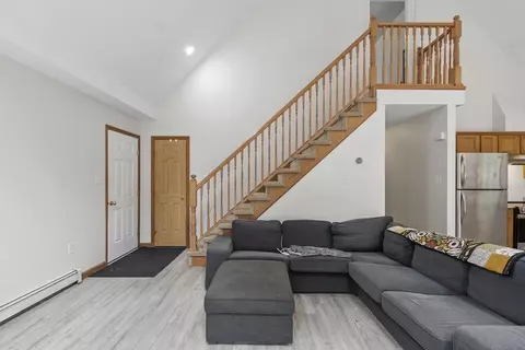 Entry Way - 22 Sunset Rd, Westminster, MA 01473 photo 2 of 5