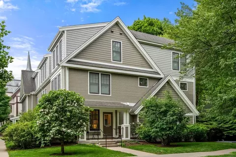 99 Crowninshield Rd #99, Brookline, MA 02446