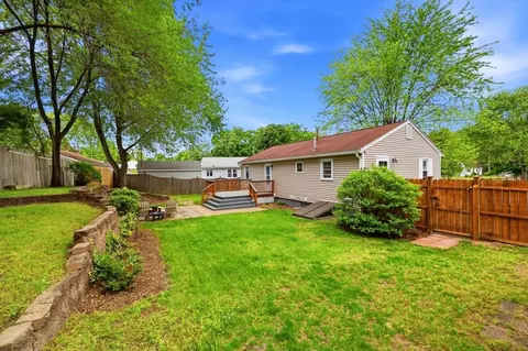 168 Keddy St, Springfield, MA 01109 photo 3