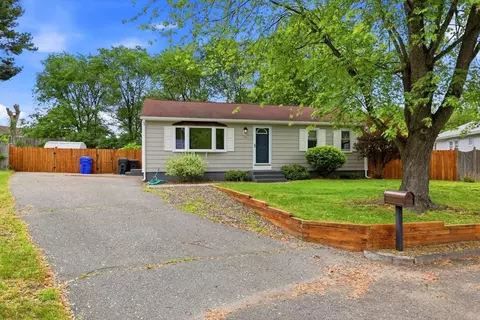 168 Keddy St, Springfield, MA 01109 photo 2