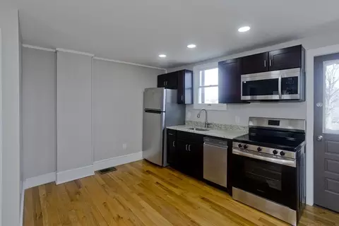 13 Hampden St, Westfield, MA 01085