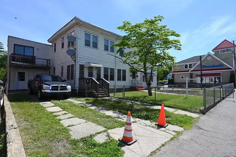 89 Mammoth Rd, Lowell, MA 01854