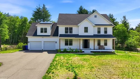 18 Woodland Ln, Belchertown, MA 01007