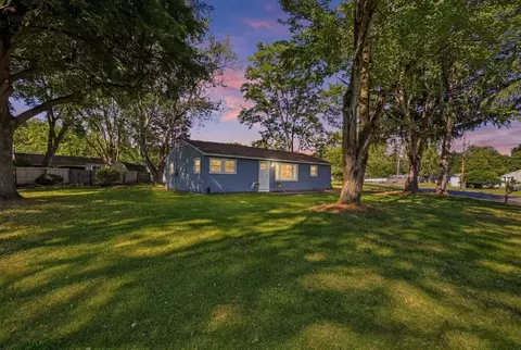 43 Sunridge Dr, Springfield, MA 01118