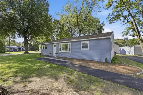 43 Sunridge Dr, Springfield, MA 01118 photo 2