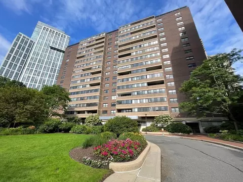 9 Hawthorne Pl #12F, Boston, MA 02114