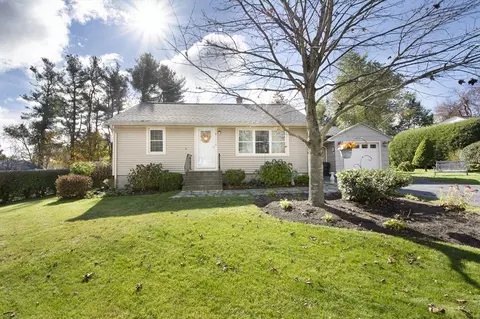 9 Orchard Dr, Paxton, MA 01612