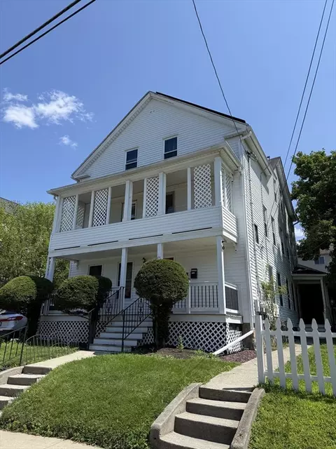 45 Elm St, Webster, MA 01570