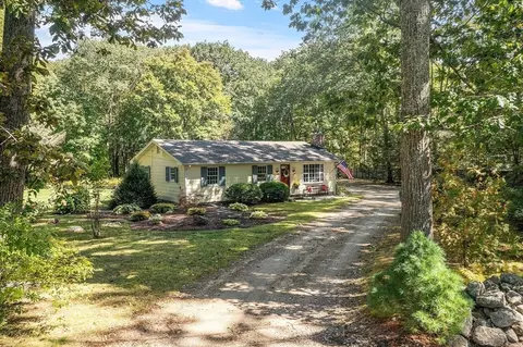 25 Old Coach Rd, Barre, MA 01005