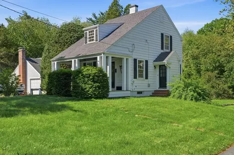 Exterior - 223 Central St, Hingham, MA 02043 photo 3 of 8