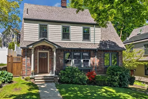 40 Arborough Rd, Roslindale, MA 02131
