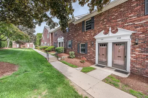 1207 Windsor Dr #1207, Framingham, MA 01701