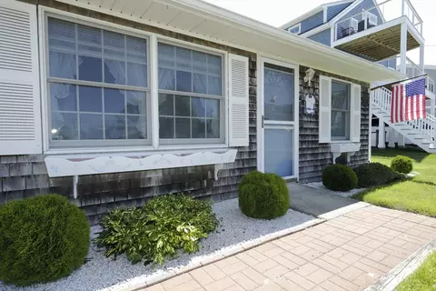 35 Point St, Fairhaven, MA 02719 photo 4